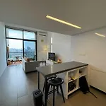 Cozy Fall Suite At Est Bangsar With Garden Scenery